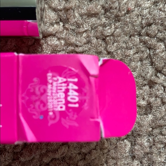 👗👗👗Waterproof Lipstick 👗👗👗 - Picture 2 of 4